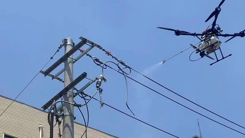 国网莱芜供电公司:首次应用无人机开展绝缘喷涂作业