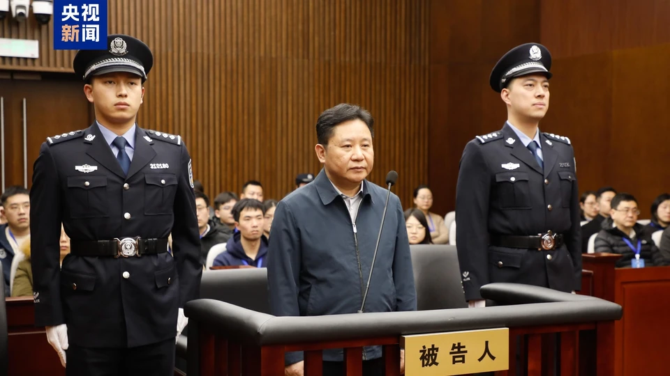 受贿3735万余元，海南省纪委原副书记陈笑波一审获刑12年