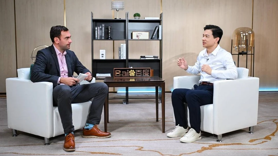 《时代》周刊公布2025“年度人物”,李彦宏等“AI的建造者们”接受专访