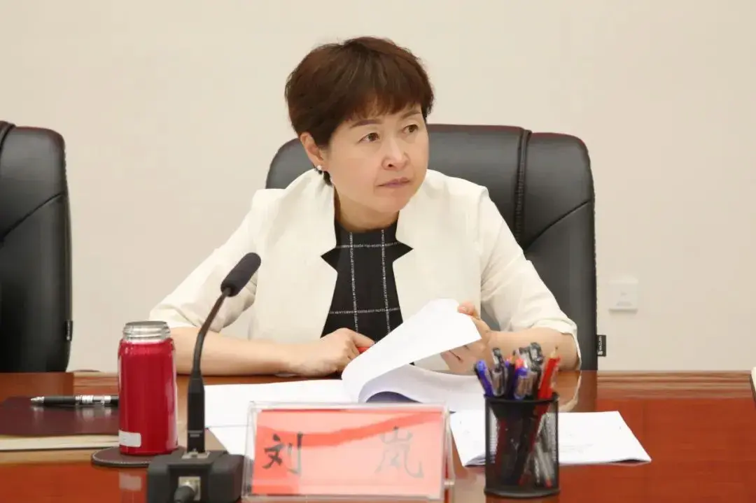 刘岚,将违规收受的高档白酒转移至朋友处藏匿,对抗组织审查