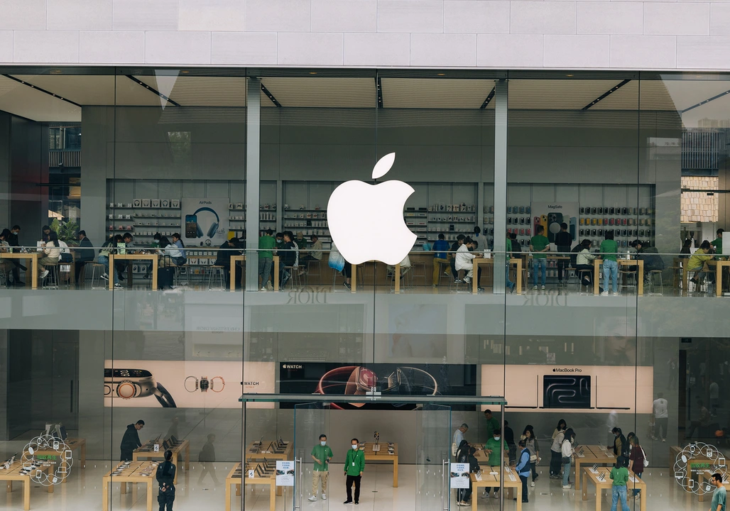 苹果大跌近3%!分析师:iPhone 16系列,首周末预购销量较15系列同比下降12.7%