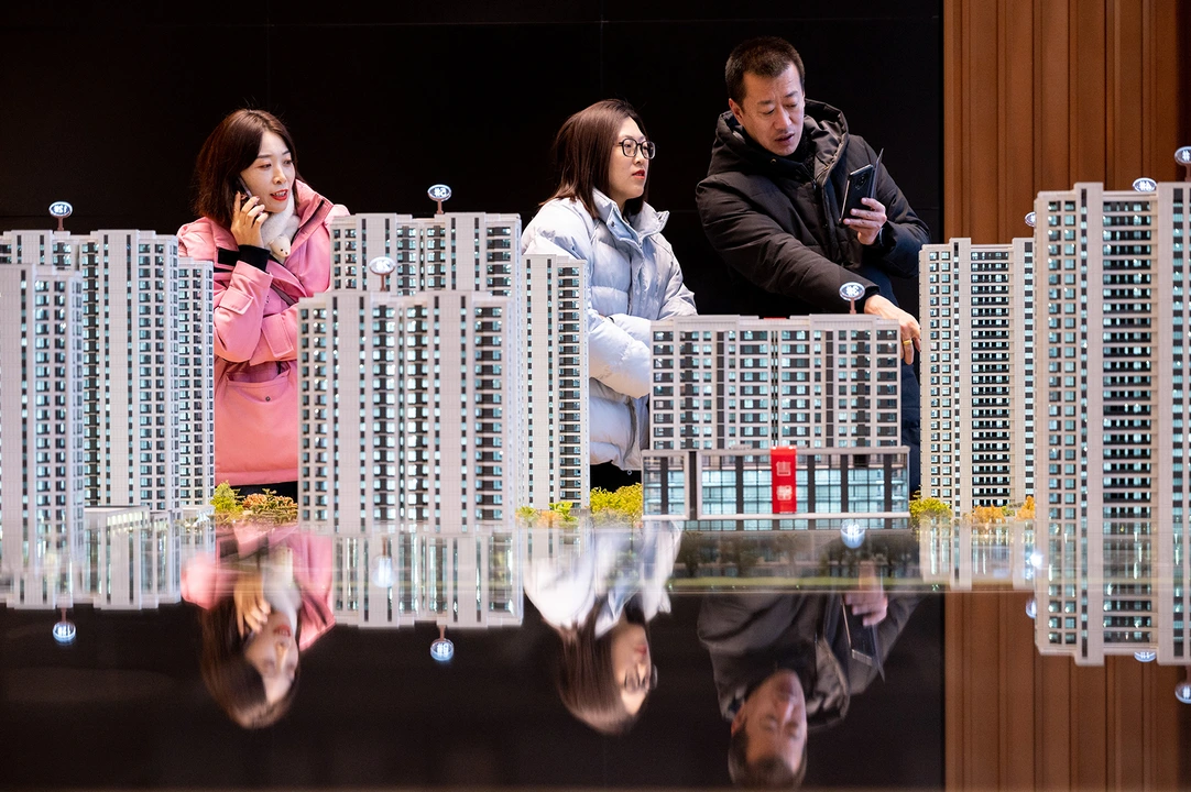 “促进房地产市场止跌回稳”!重磅会议,最新定调!地产股“狂飙”,万科、保利等20余股涨停