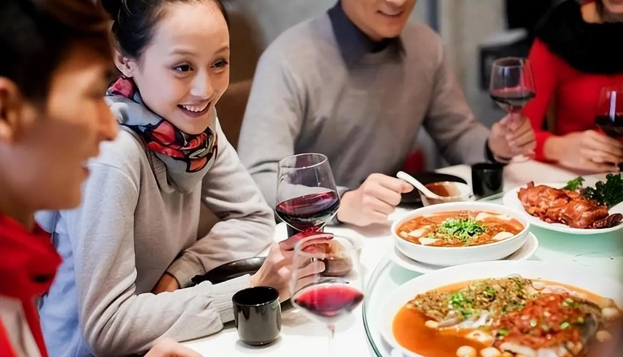 请客吃饭，领导问“你请了谁”，别提这5种人