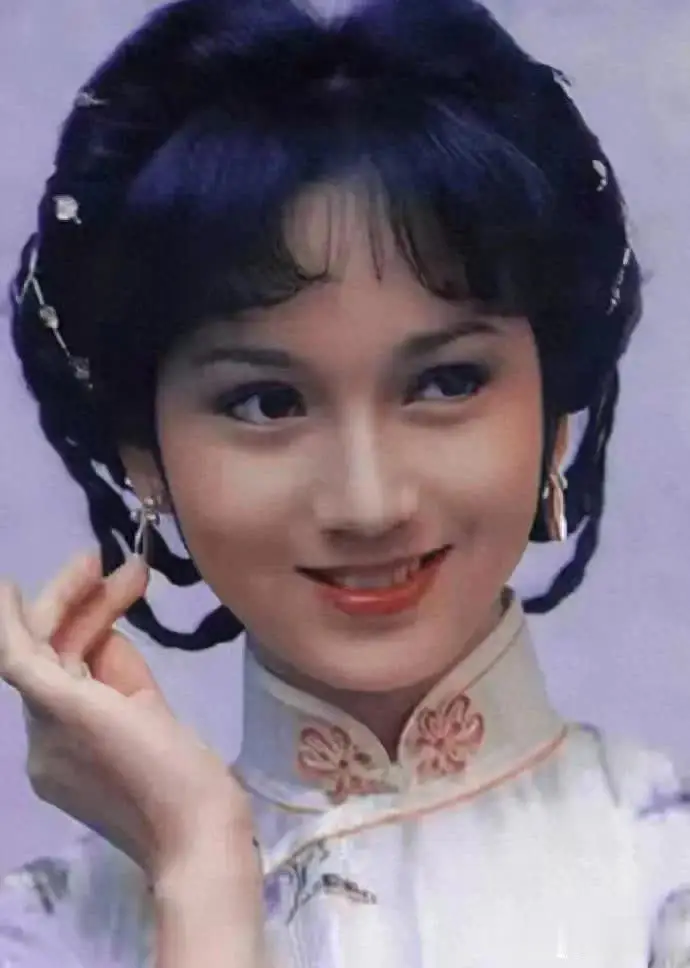 年轻时的赵雅芝气质是真好，那时看剧惊叹怎么会有这么美的人！