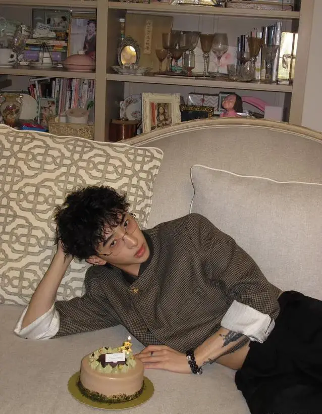 恩利24岁生日偏住妈妈空房，24年母爱让庾澄庆坐享最优秀儿子