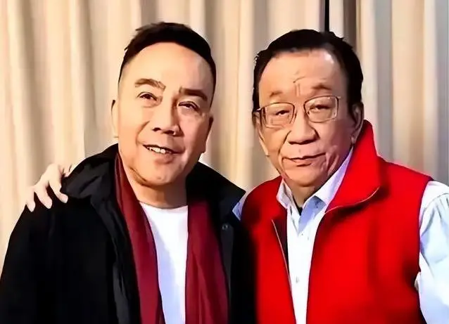 侯耀华怒斥杨议“不配入侯门”，62岁杨议直播回怼却意外圈粉？