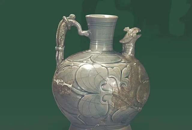 耀州窯 青磁 花瓶 中国古美術 时代物 一把精彩的耀州窑执壶六棱满剔刻花卉#古董#耀州窯#宋瓷#青瓷#藝術品