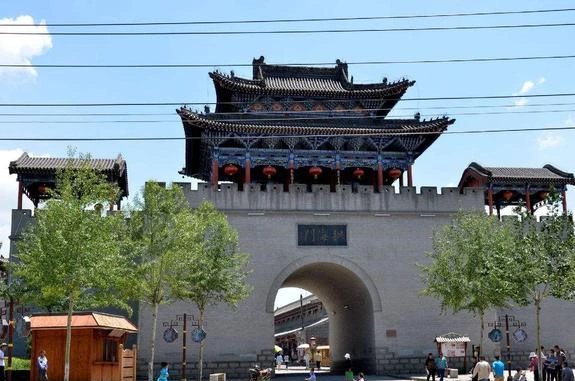 古代城门设计是啥原理?为何都是朝里开,这样不是更容易被推开吗