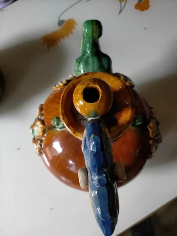 唐三彩龙首执壶