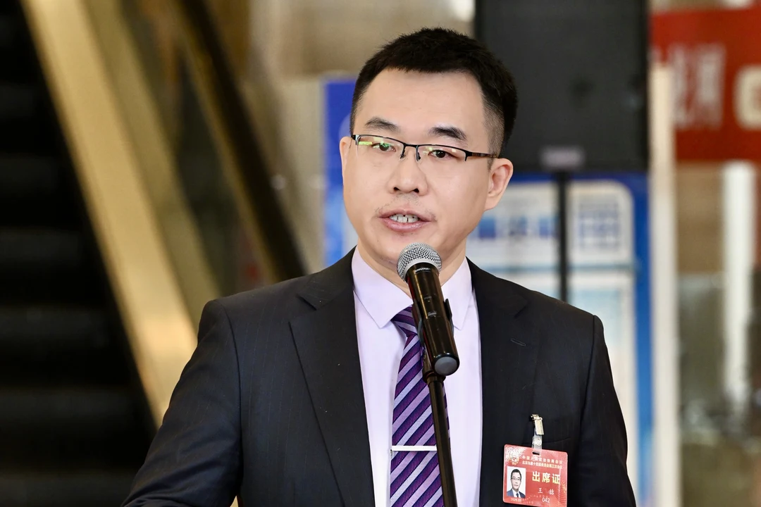 委员建议｜王喆委员：以人工智能资源优势，提升助老服务能级