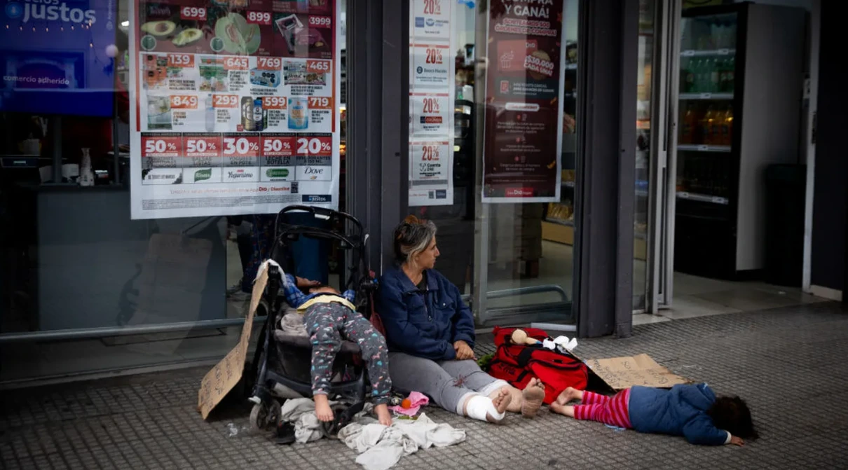 一天推出300多项改革？“休克疗法”太猛，阿根廷爆发新政府上台后首次大规模示威