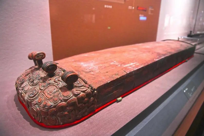 武王墩大墓惊现“乐器天团” ，“锦瑟”之谜有了考古新解