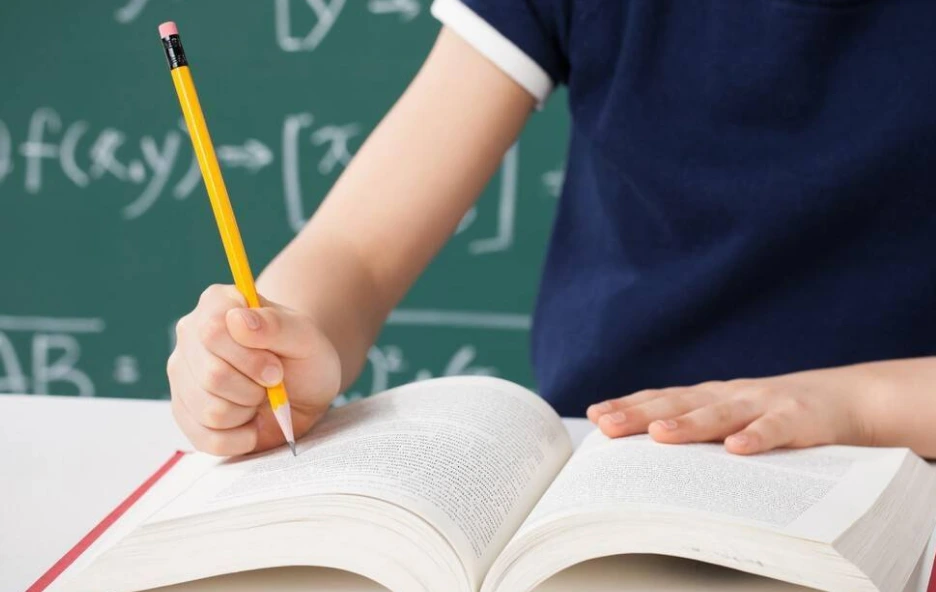 黉字可不读huáng,你知道这个字的正确读音和意思吗?