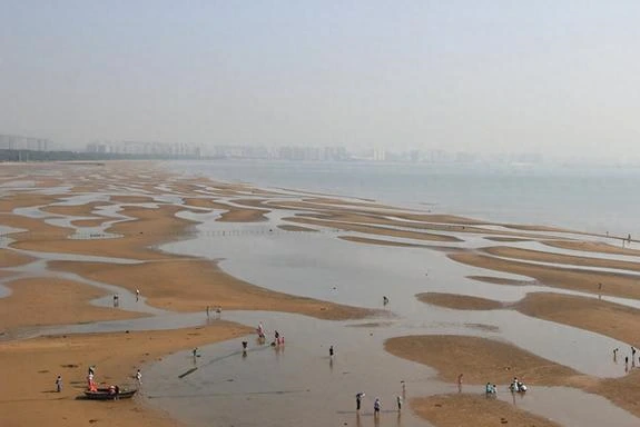 大海涨潮退潮的原理及海水去向之谜