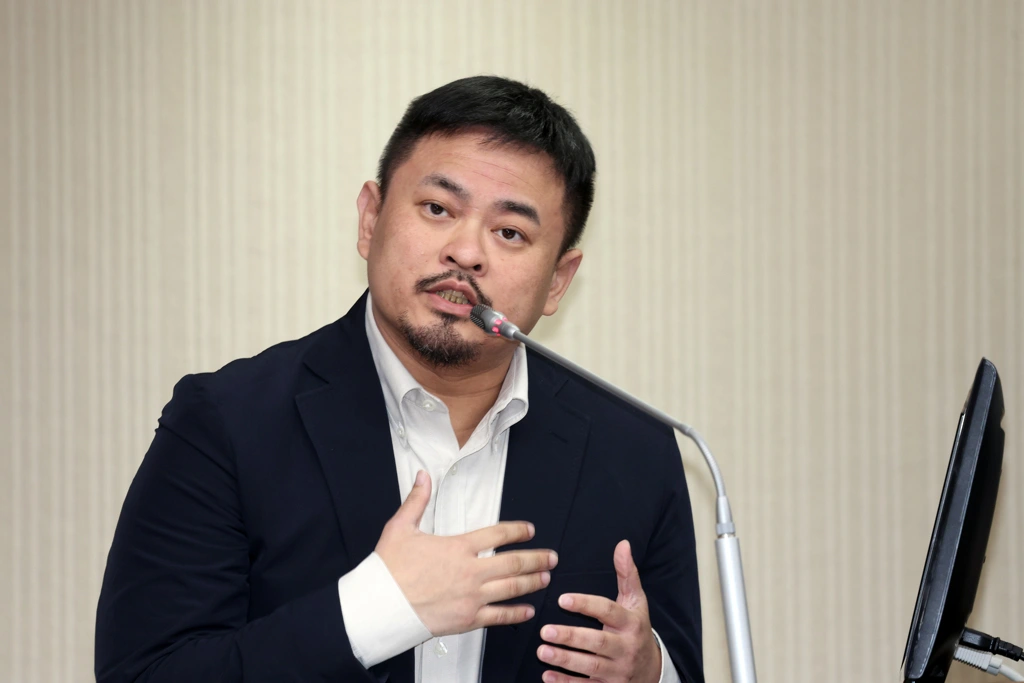 张启楷批:霸凌事件会越来越多,洪申翰却退缩了