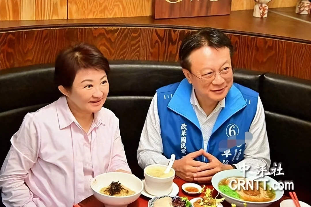 卓伯源、卢秀燕在台中一起吃上海菜 喊“中华民族要团圆”