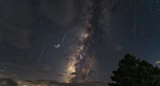 变星为什么会“眨眼”?揭秘夜空中的神秘现象