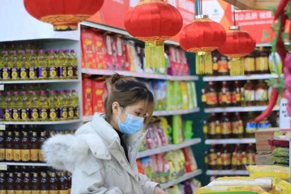 逛超市时,切记“5不买”,超市员工说漏嘴:哪怕打1折也别上当