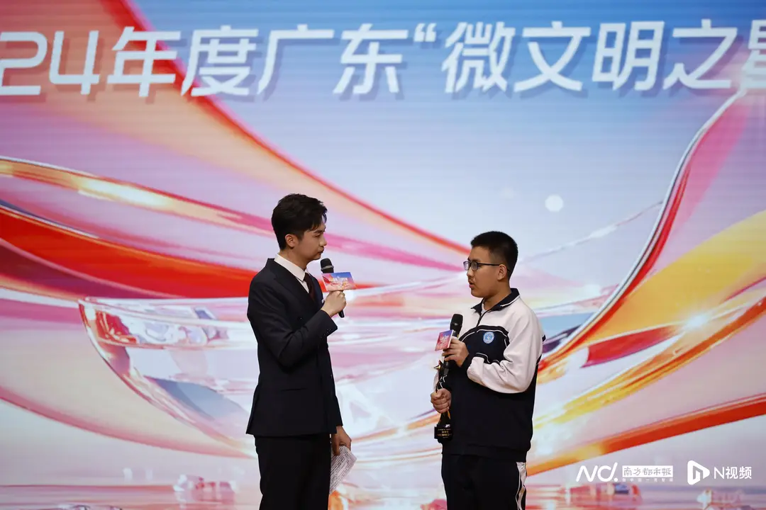 深圳初中生张宇恒：用“教科书式”急救法挽救七旬老人生命