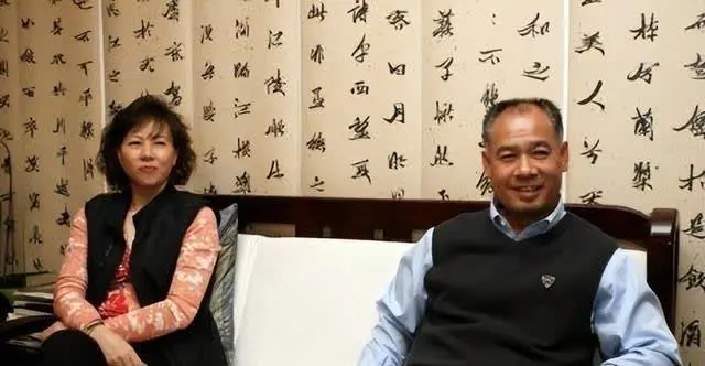 60岁李宁豪宅宴请多位明星聚会，面貌看起来像80岁，身体引担忧