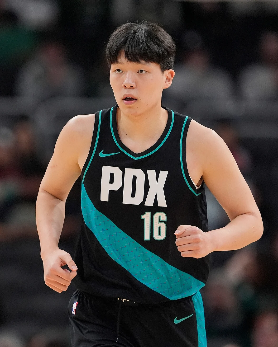 【NBA】杨瀚森关键时刻被雪藏，开拓者5分险胜马刺