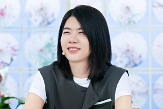 脱口秀演员杨笠被爆在上海豪宅内抽烟,该地段13万一平米,工作室回应