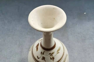 金磁州窑花卉纹玉壶春瓶