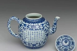 中国骨董 清時代 嘉庆年製，青花茶壷 中国骨董 清時代 嘉庆年製，青花茶壷
