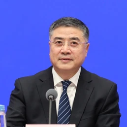 国务院免去他这一职务,此前已任新职